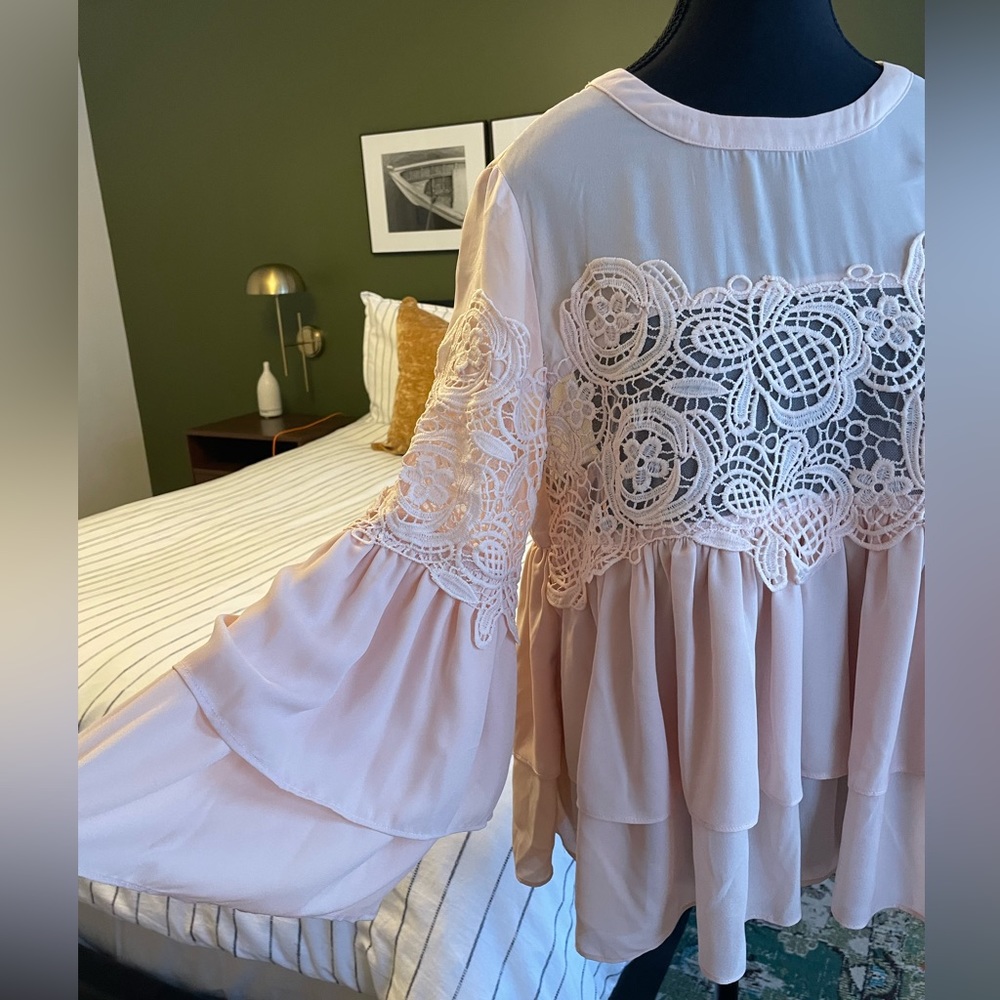 Pretty frill blouse with lace detail